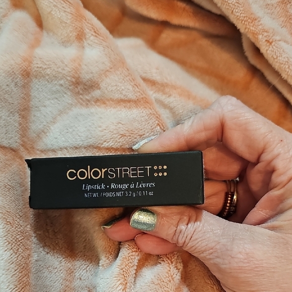 Color Street VIP Lipstick (102) - Picture 4 of 4